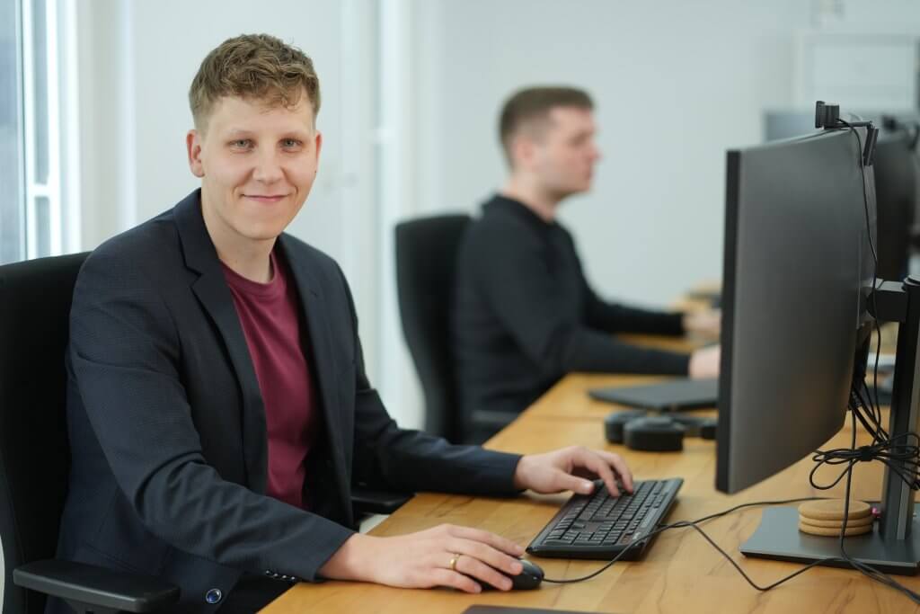 Joel Sakko am Laptop